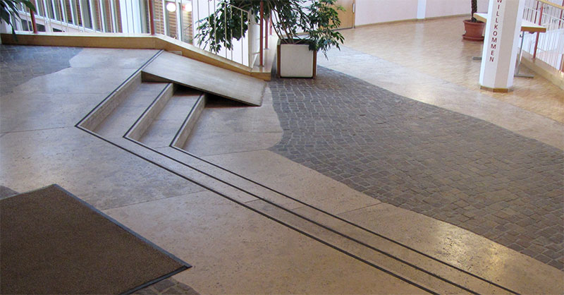 3-stufige Treppe mit Stufenmarkierung